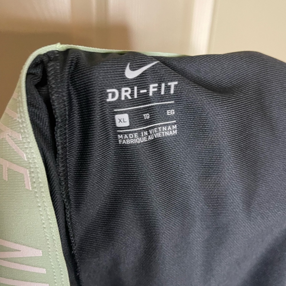Nike shorts - Picture 6 of 8